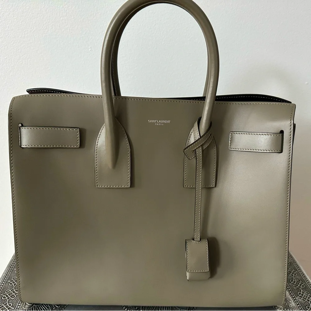 Barely worn, looks like new Small Saint Laurent Sac Du Jour - Picture 1 of 7